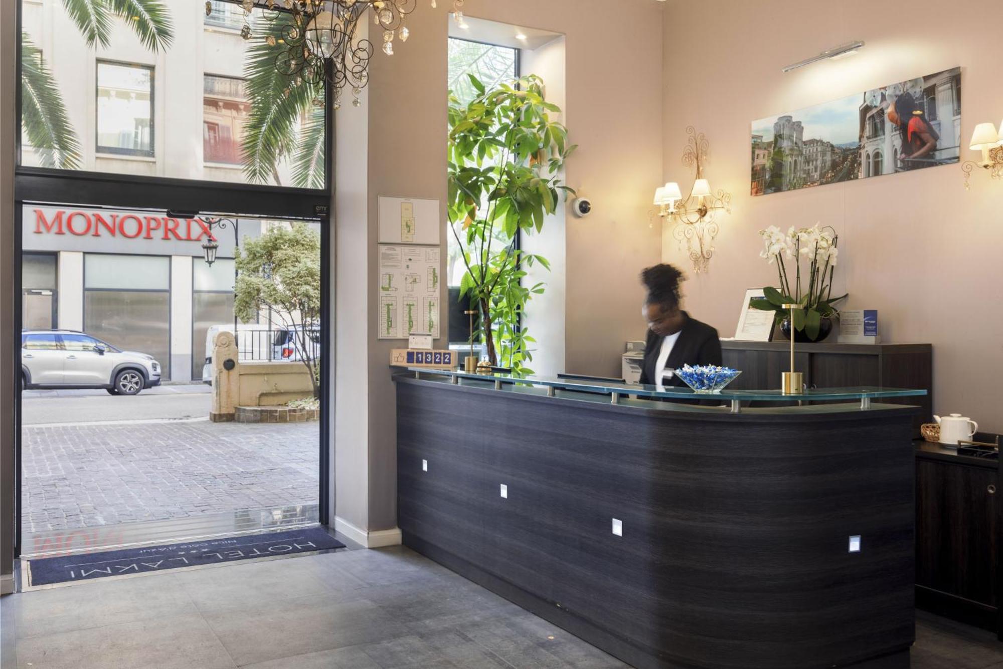 Hotel Western Lakmi 3*